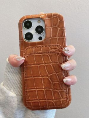 Crocodile-pattern phone case for iPhone 16 Pro protection cover, Apple 15, 14 Pro retro phone case